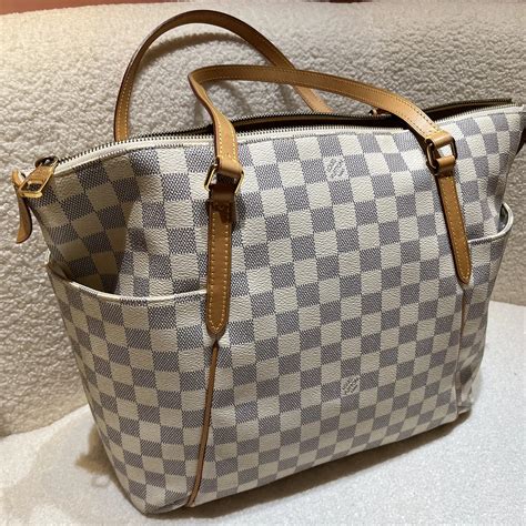 louis vuitton white shoulder bag|louis vuitton white checkered bag.